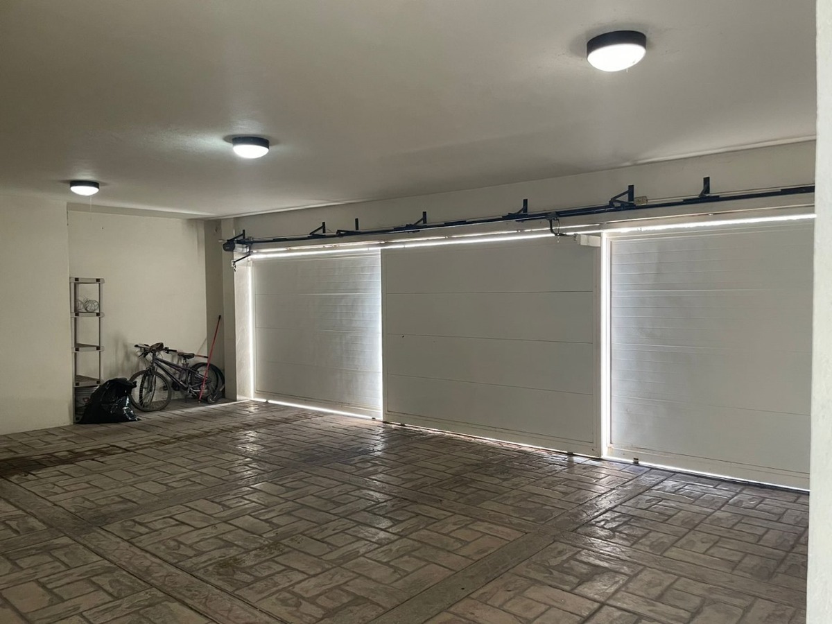 4 de 30: COCHERA PARA 3 AUTOS