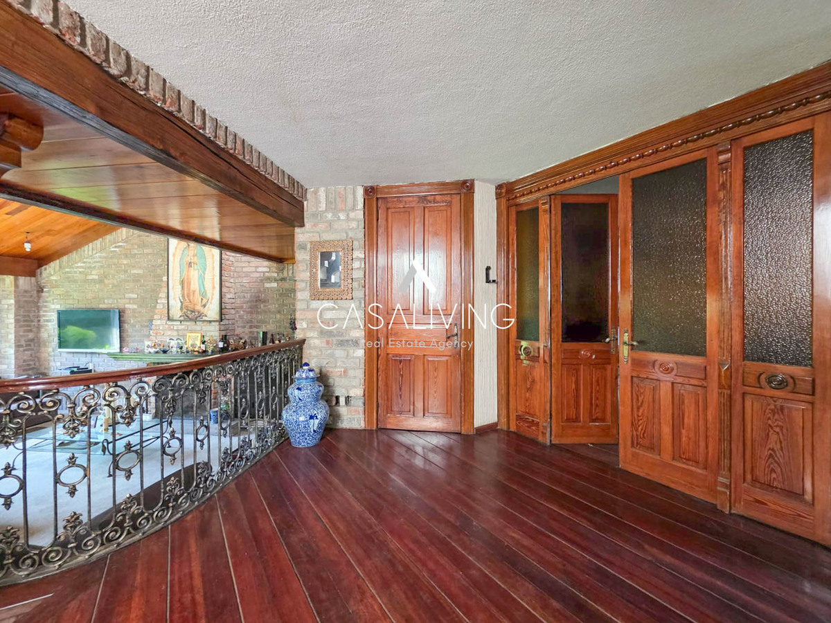 2 of 7: Hall recibidor