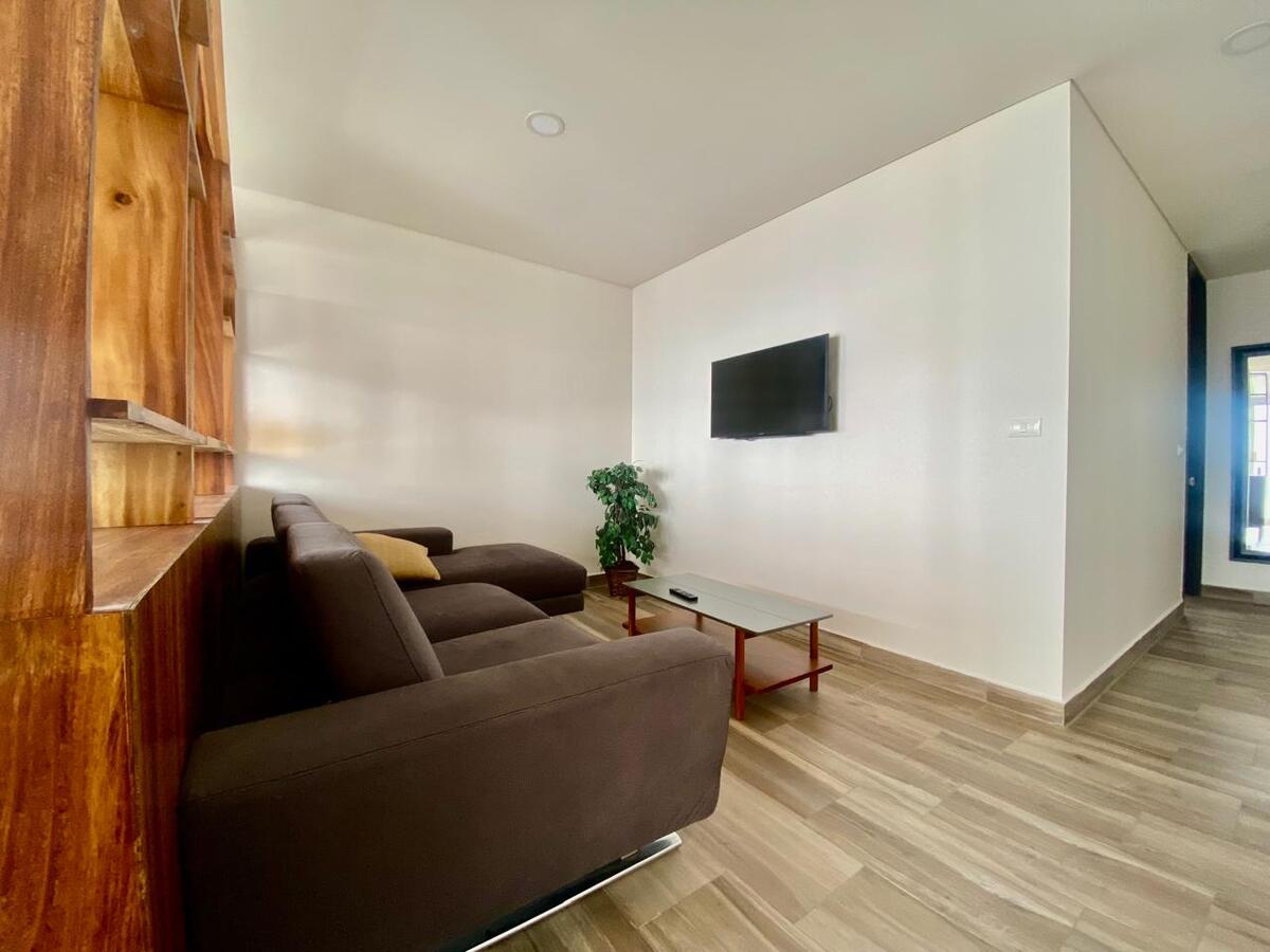 5 de 26: Sala de TV o estudio