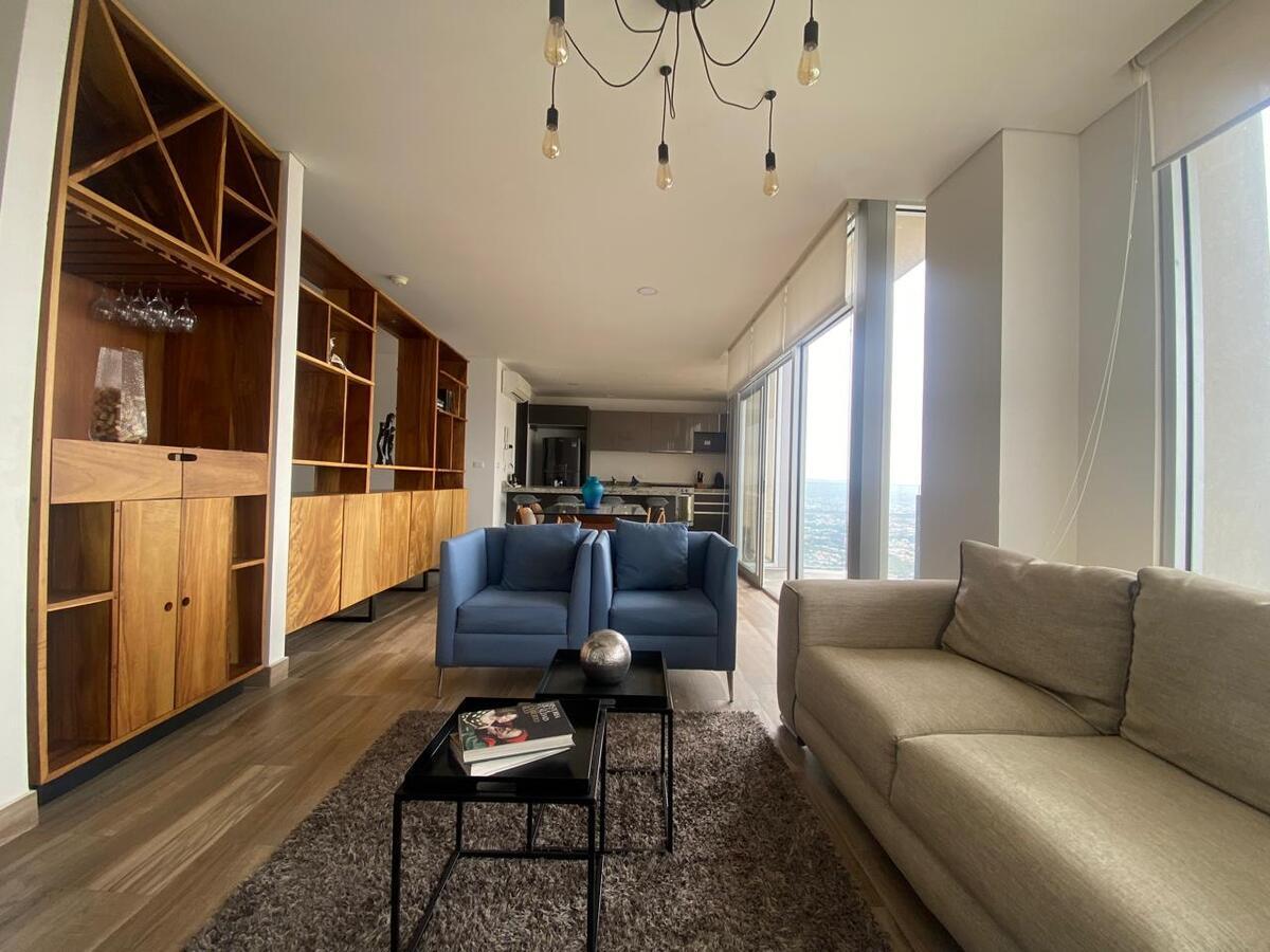 1 de 25: Sala de estar y comedor