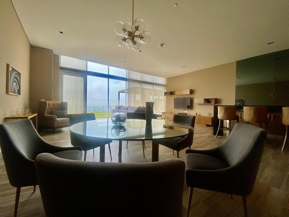 17 de 25: Sala de reuniones 1