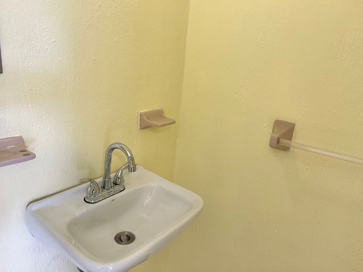 15 de 28: Medio baño en planta baja