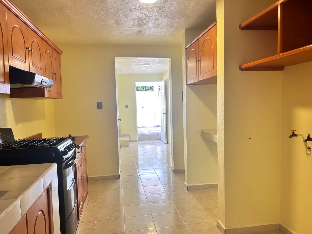 7 de 28: Cocina con espacio para lavadora ropa o centro de lavado