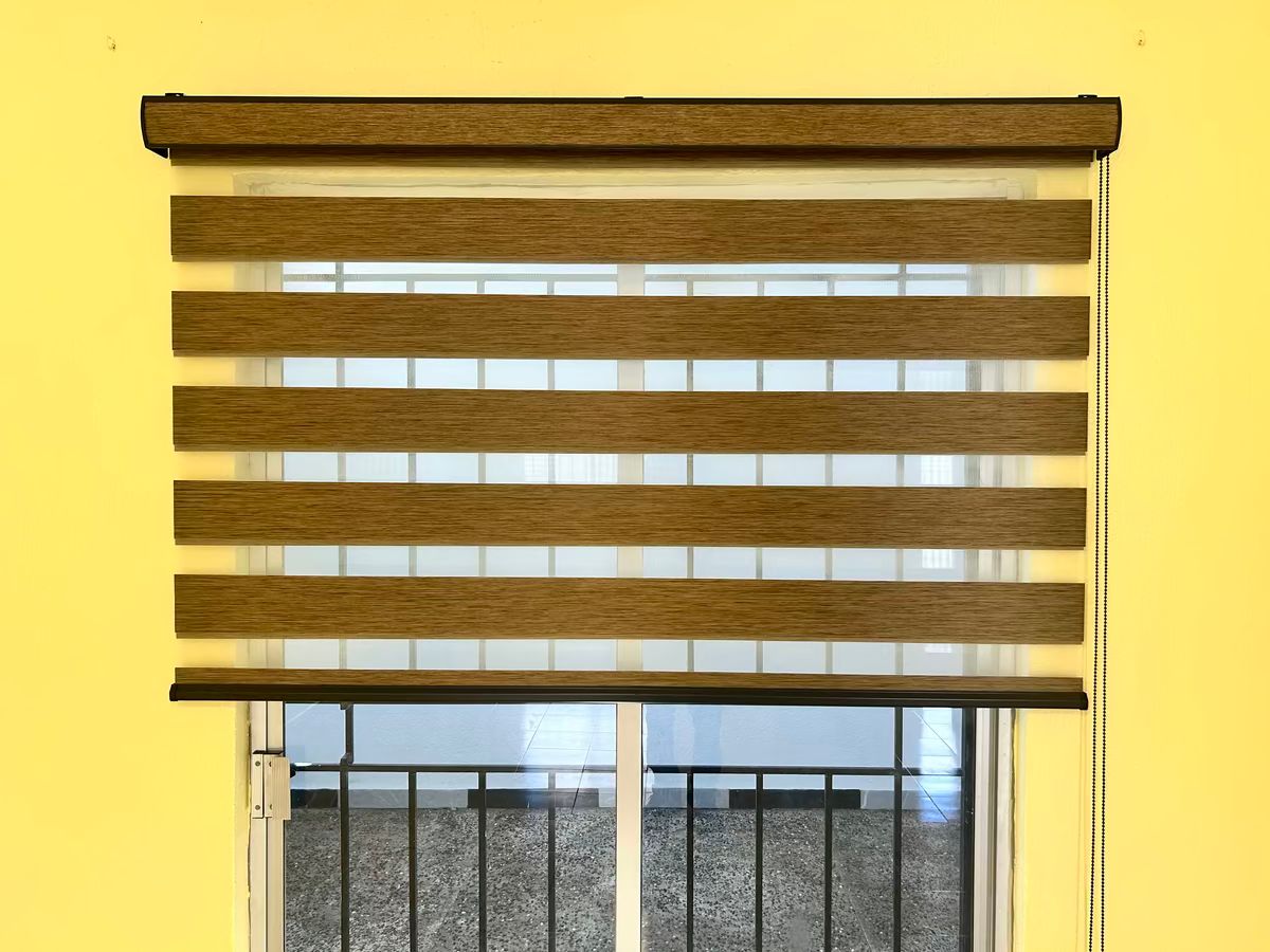 10 de 28: Ventana sala hacia patio trasero