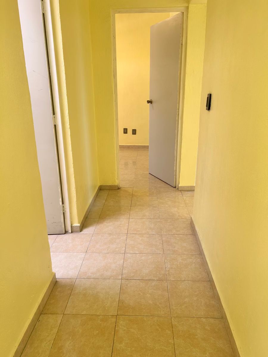 18 de 28: Pasillo Planta alta