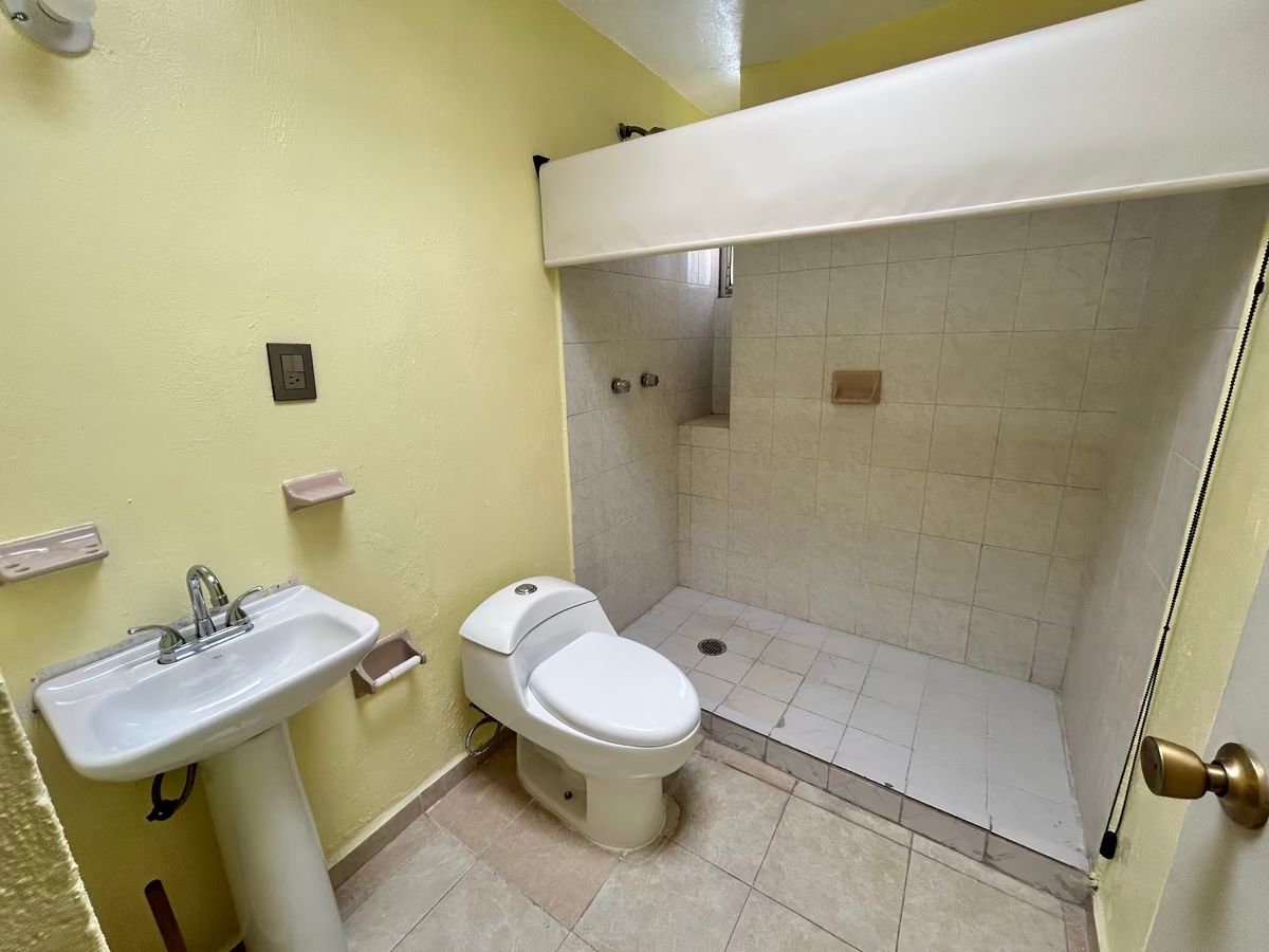 20 de 28: Baño habitación principal