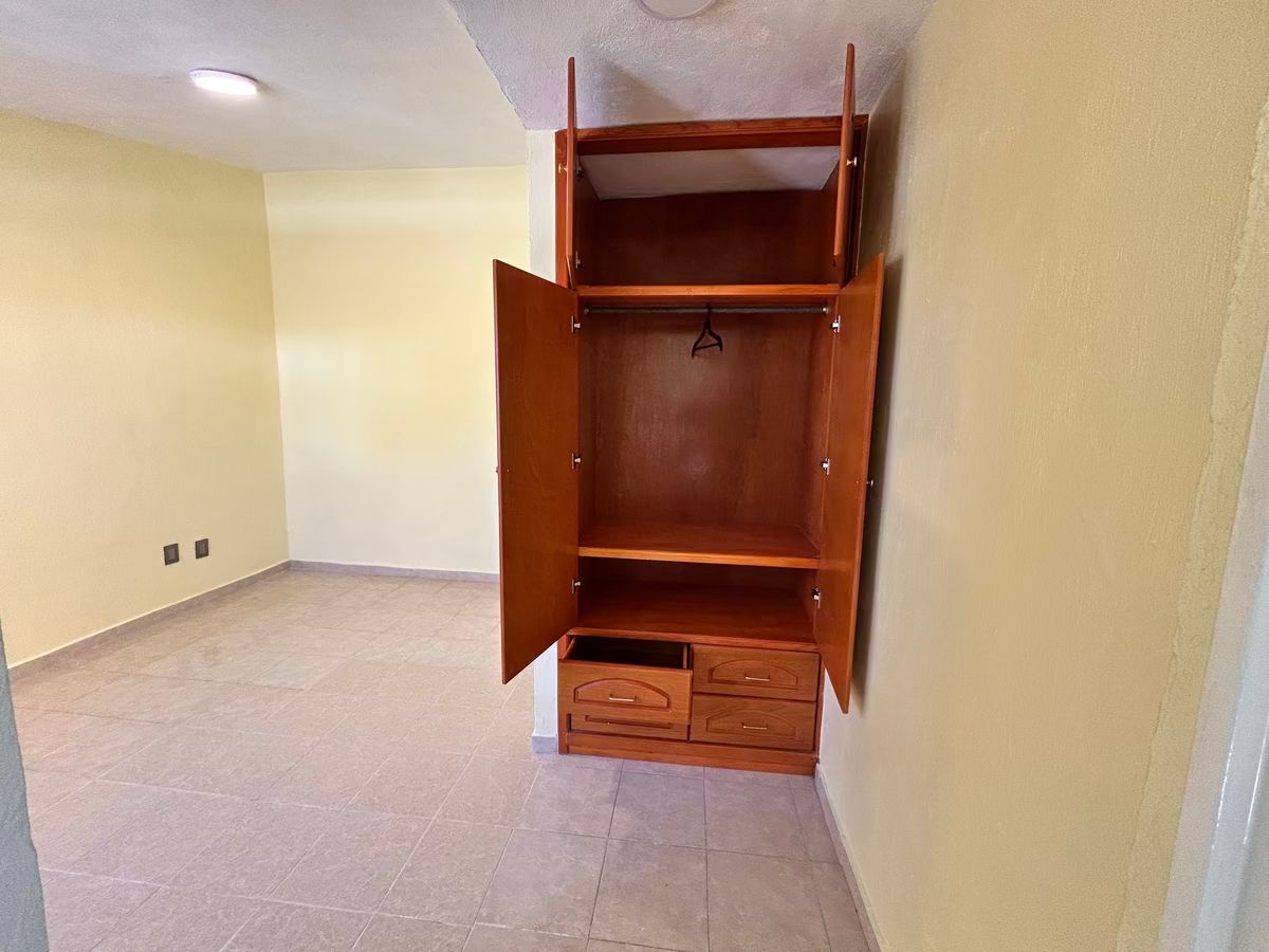 22 de 28: Closet habitación 2