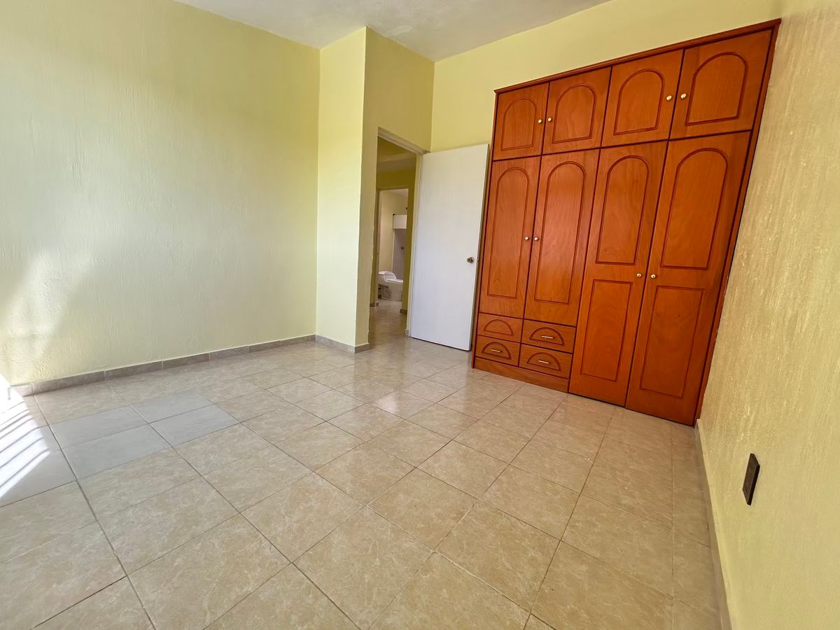 25 de 28: Closet habitación 3