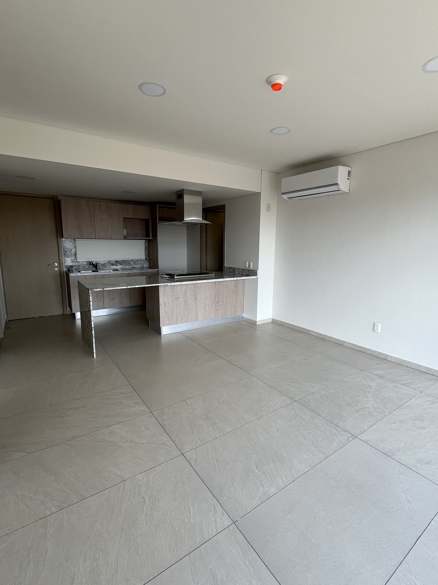 7 of 13: Sala y cocina