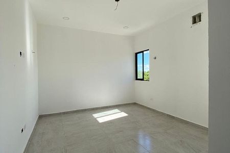 CASA EM DZITYA 3 QUARTOS, COZINHA, GARAGEM, ENTREGA IMEDIATA