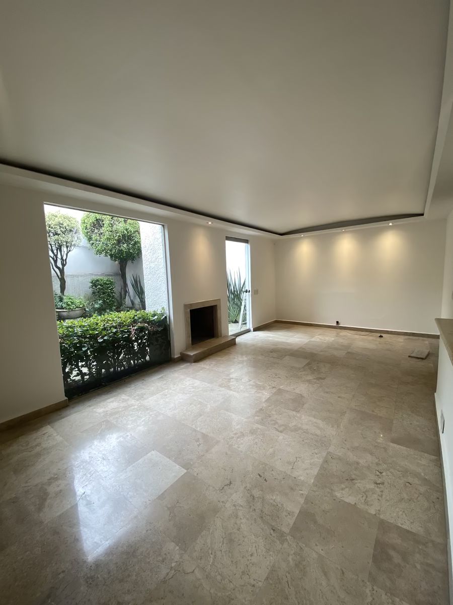 3 de 36: sala con chimenea