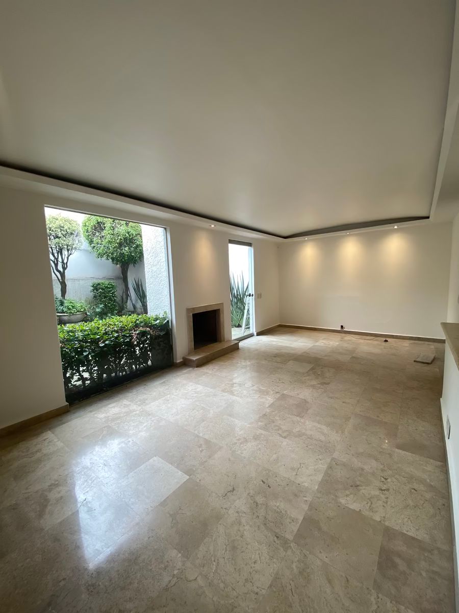 3 de 39: sala con chimenea