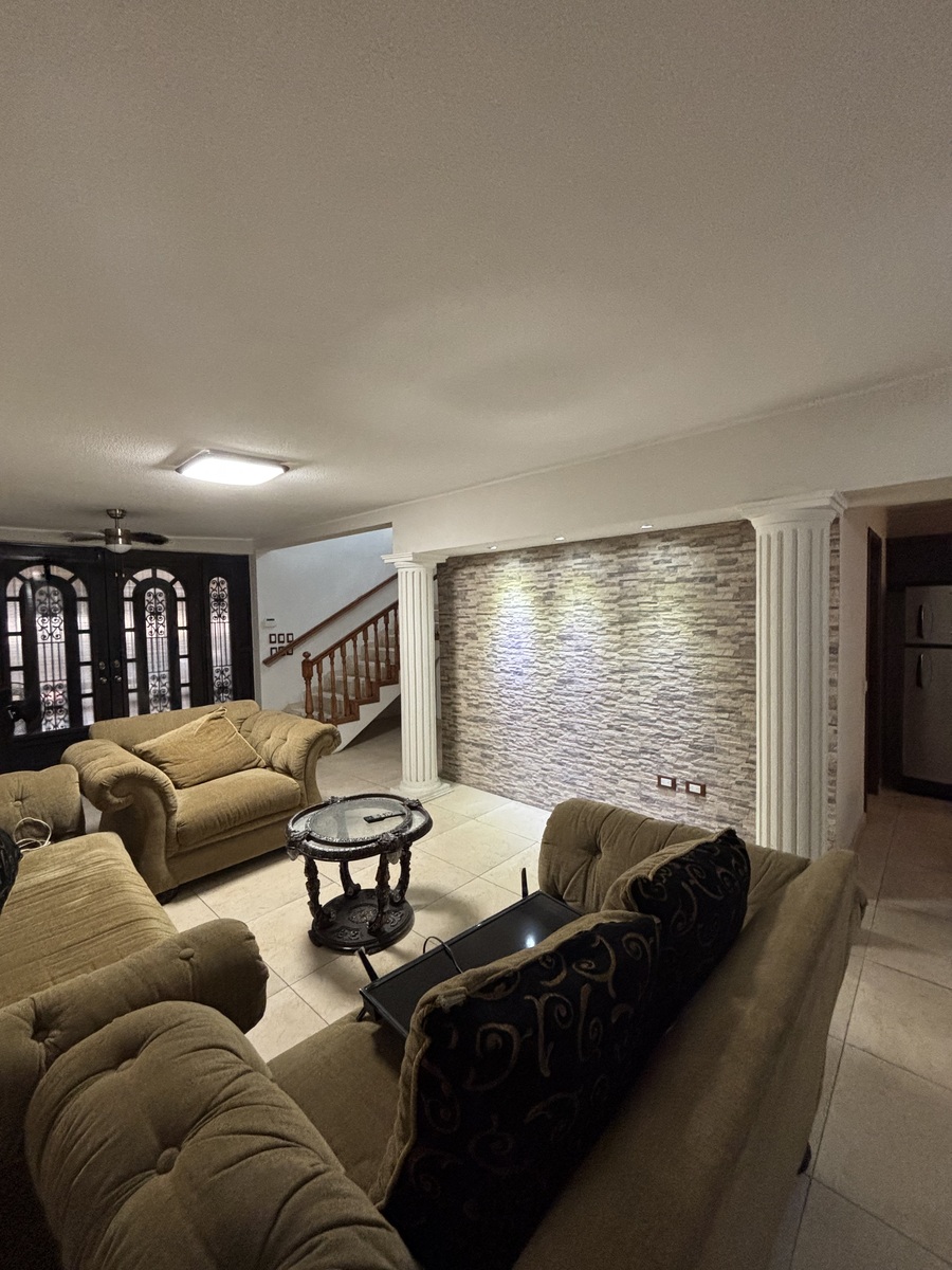 3 of 14: Sala