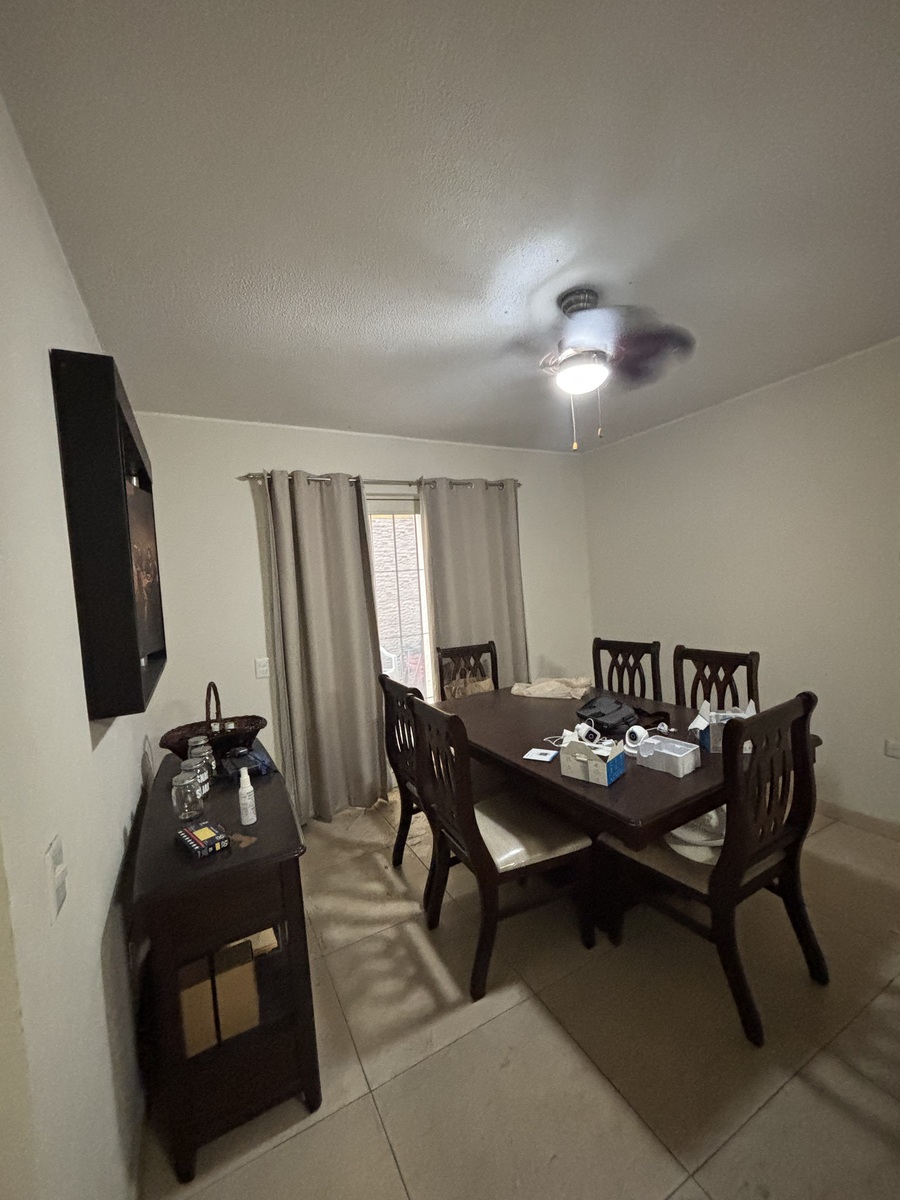 4 of 14: Comedor