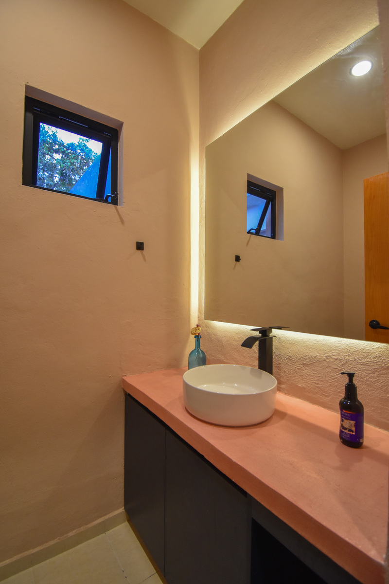 6 de 11: Medio Baño