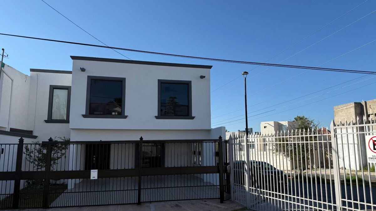 1 de 10: Fachada