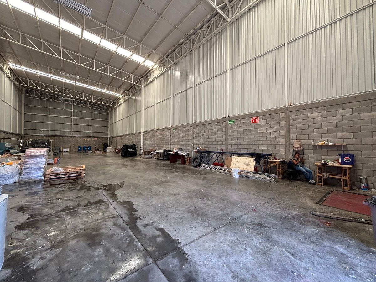 5 de 6: Actualmente área de bodega despejada para entrega inmediata