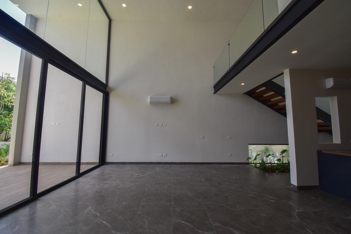 2 of 21: Sala y Comedor