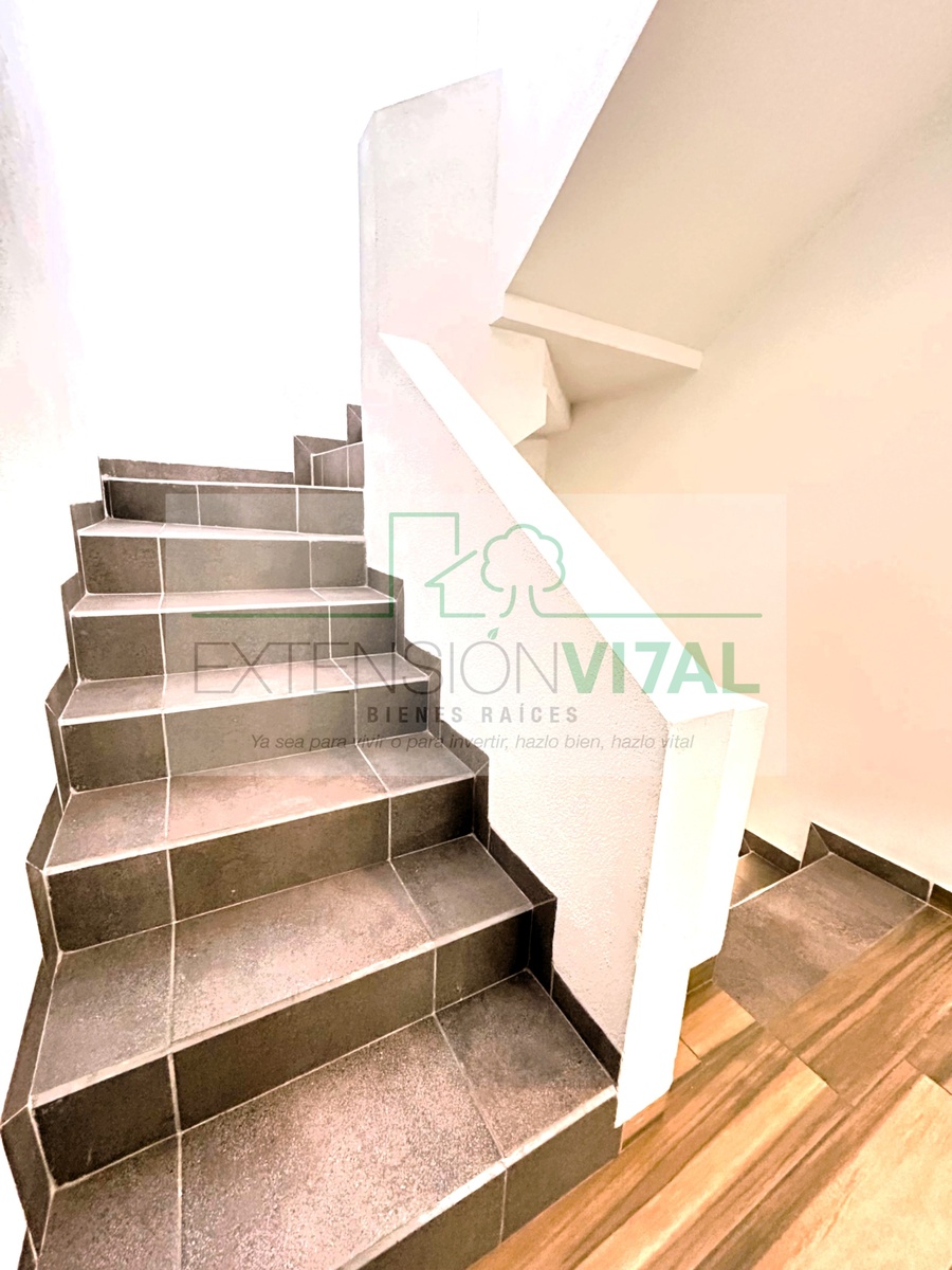 35 de 43: Escalera segundo piso