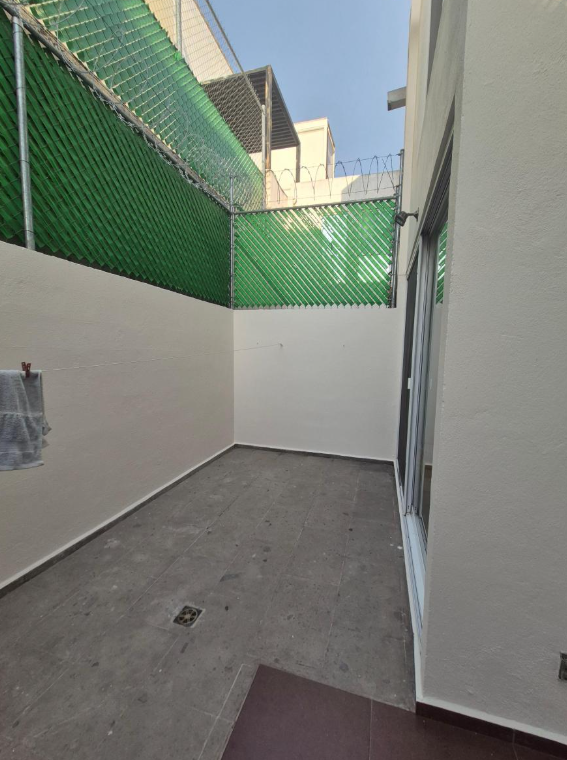 8 de 9: Patio amplio
