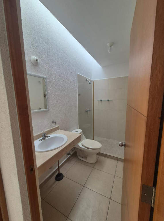 5 de 9: Baño completo con acabados