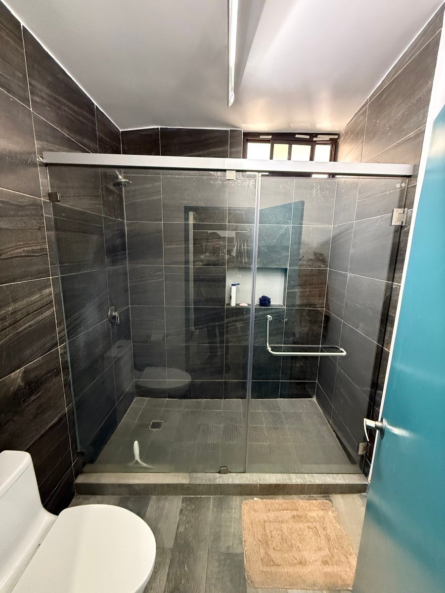 7 de 13: Baño segundo nivel