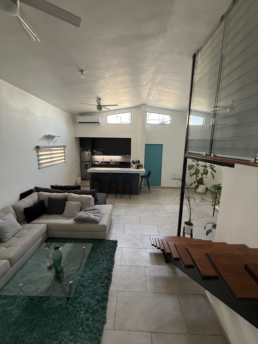 1 of 13: Loft vista 1
