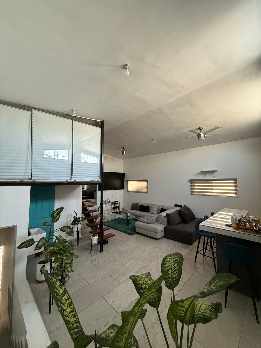 3 de 13: Loft escaleras