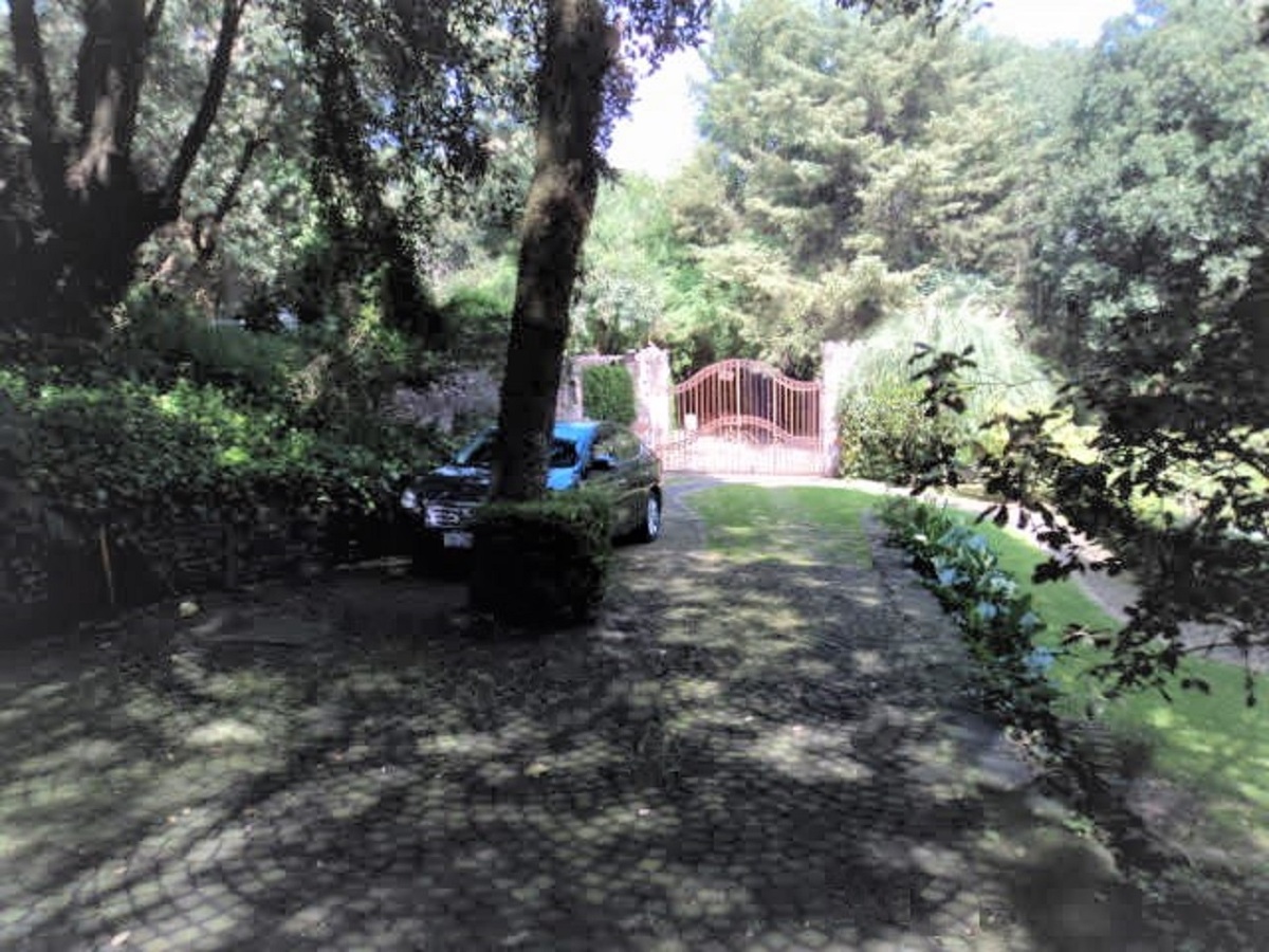 6 of 36: ÁREA DE ESTACIONAMIENTOS