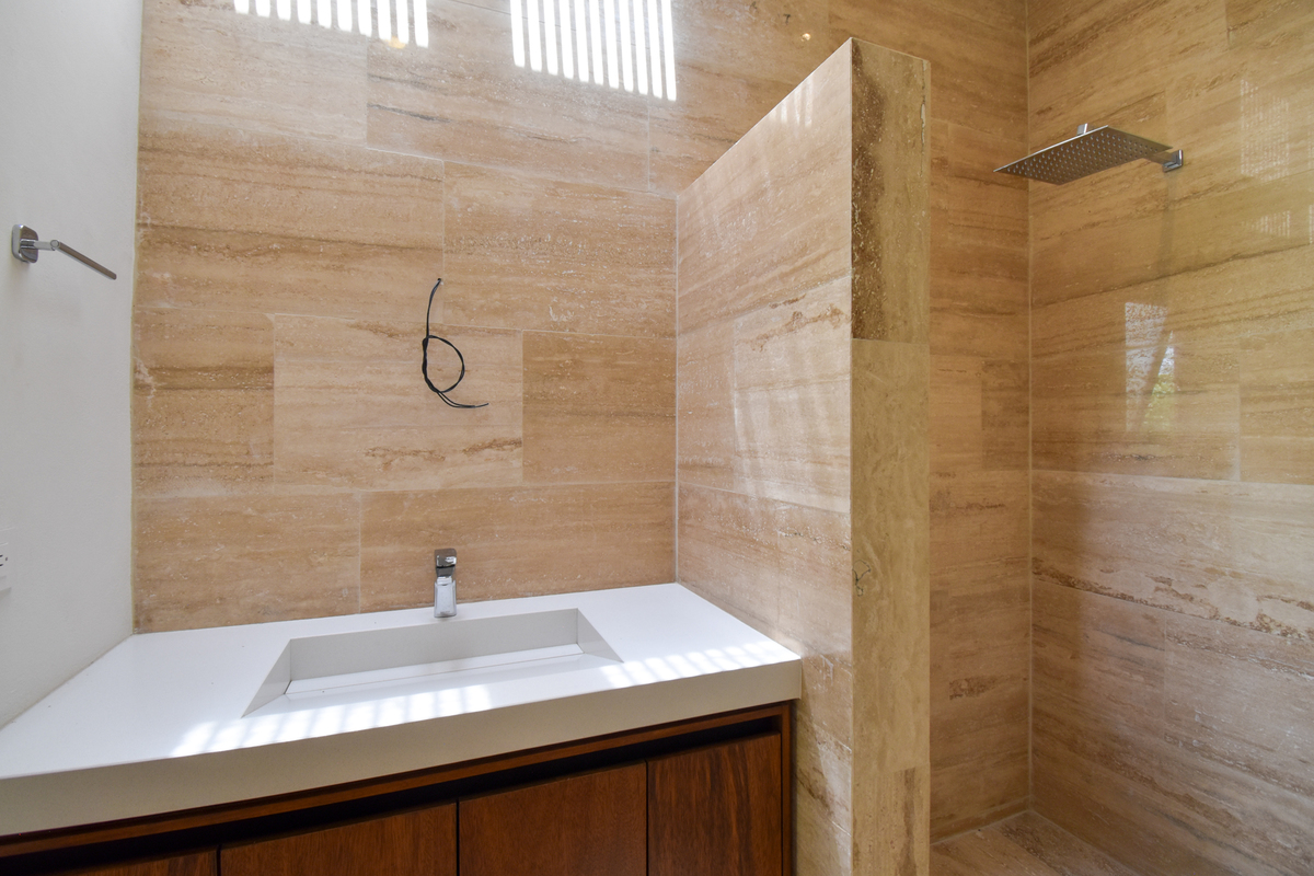 19 de 21: Baño Tercera Habitación