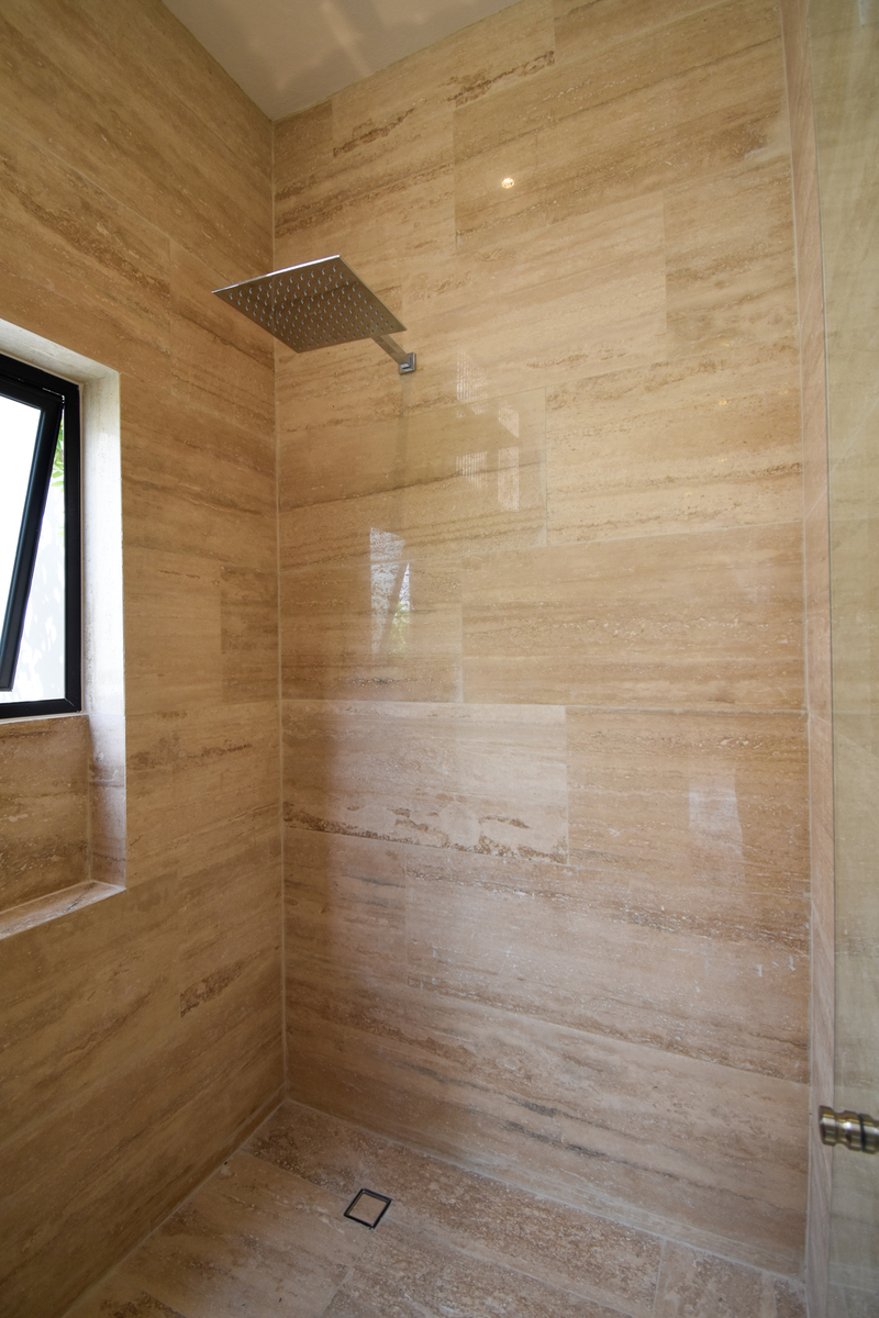 20 de 21: Baño Tercera Habitación