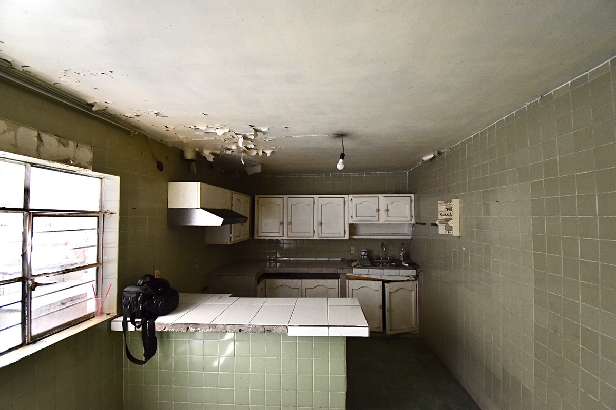 9 de 22: Cocina espaciosa con barra