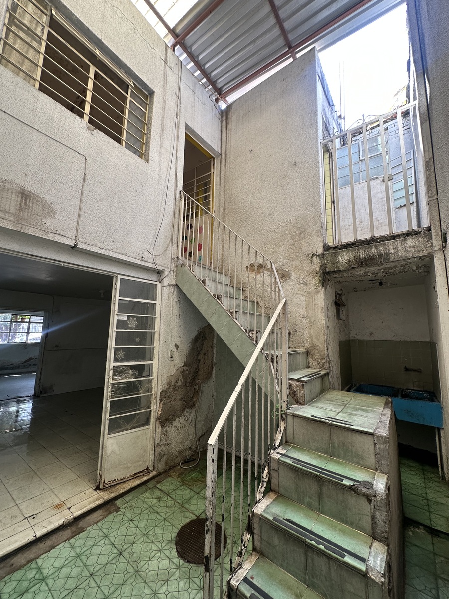 12 de 22: Escaleras a plantas superior