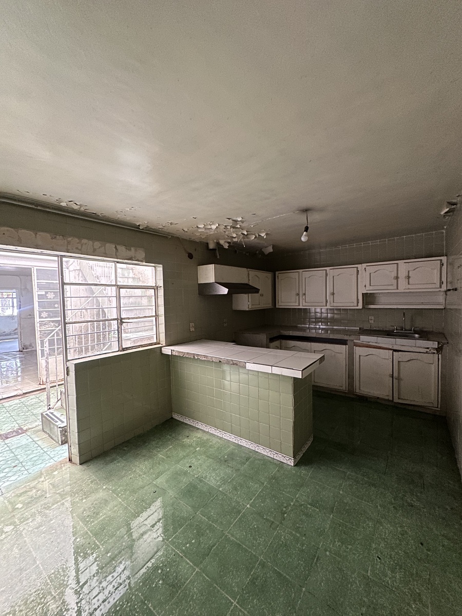 11 de 22: Cocina vista hacia la estancia e ingreso