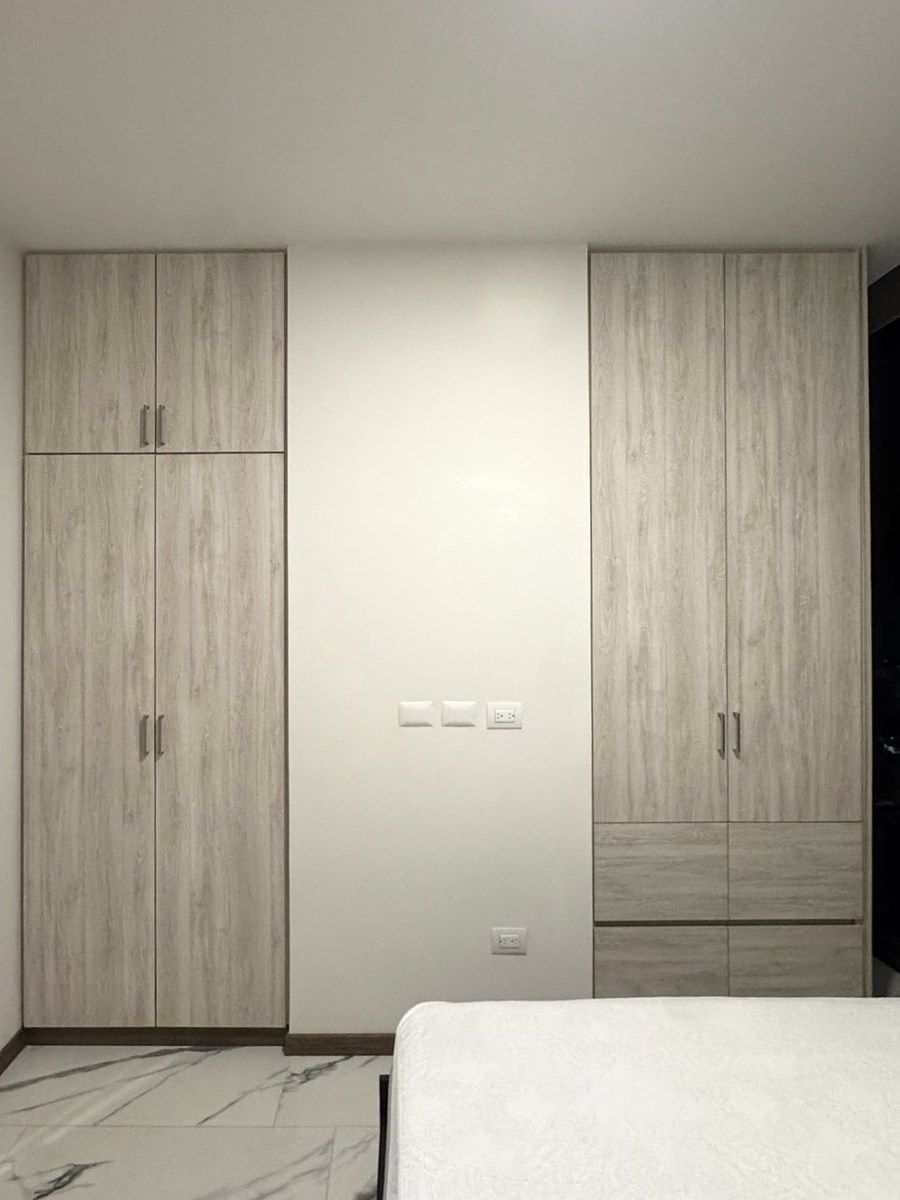 13 de 13: Ropería / closet de pared