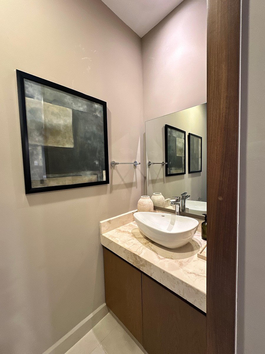 8 de 15: Medio Baño