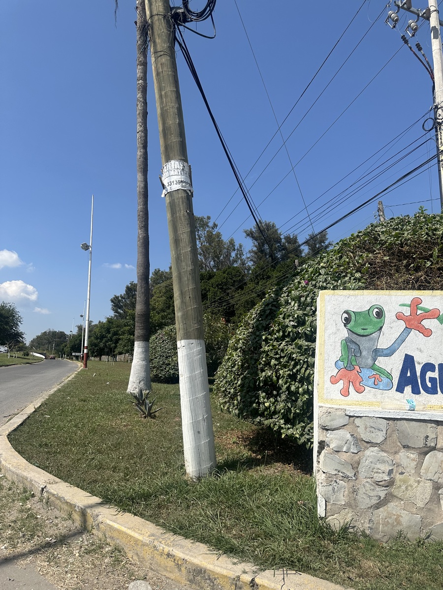 1 de 7: Ingreso al fraccionamiento al fondo retorno a Chapala