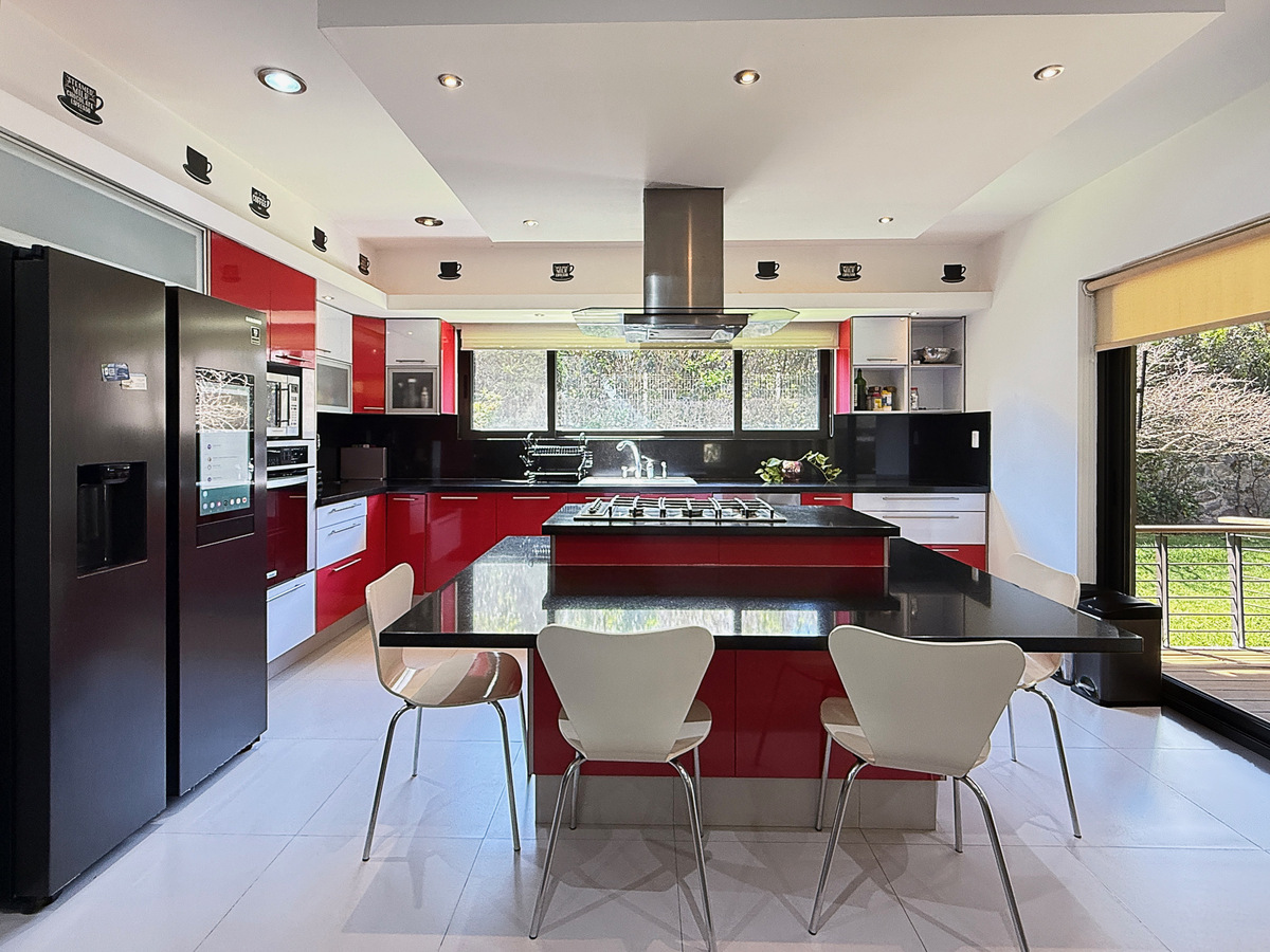 9 de 42: Cocina Equipada