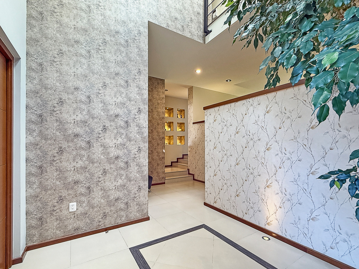 25 de 42: Entrada Principal