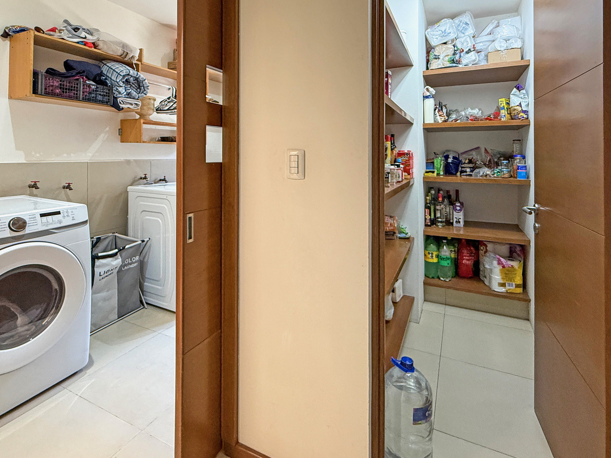 27 de 42: Area Lavado y Alacena