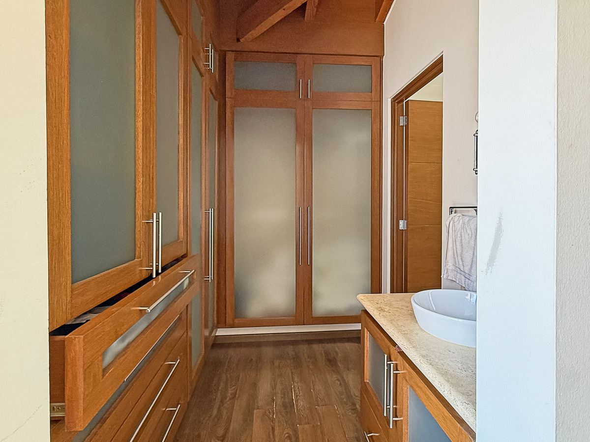 30 de 42: Vestidor