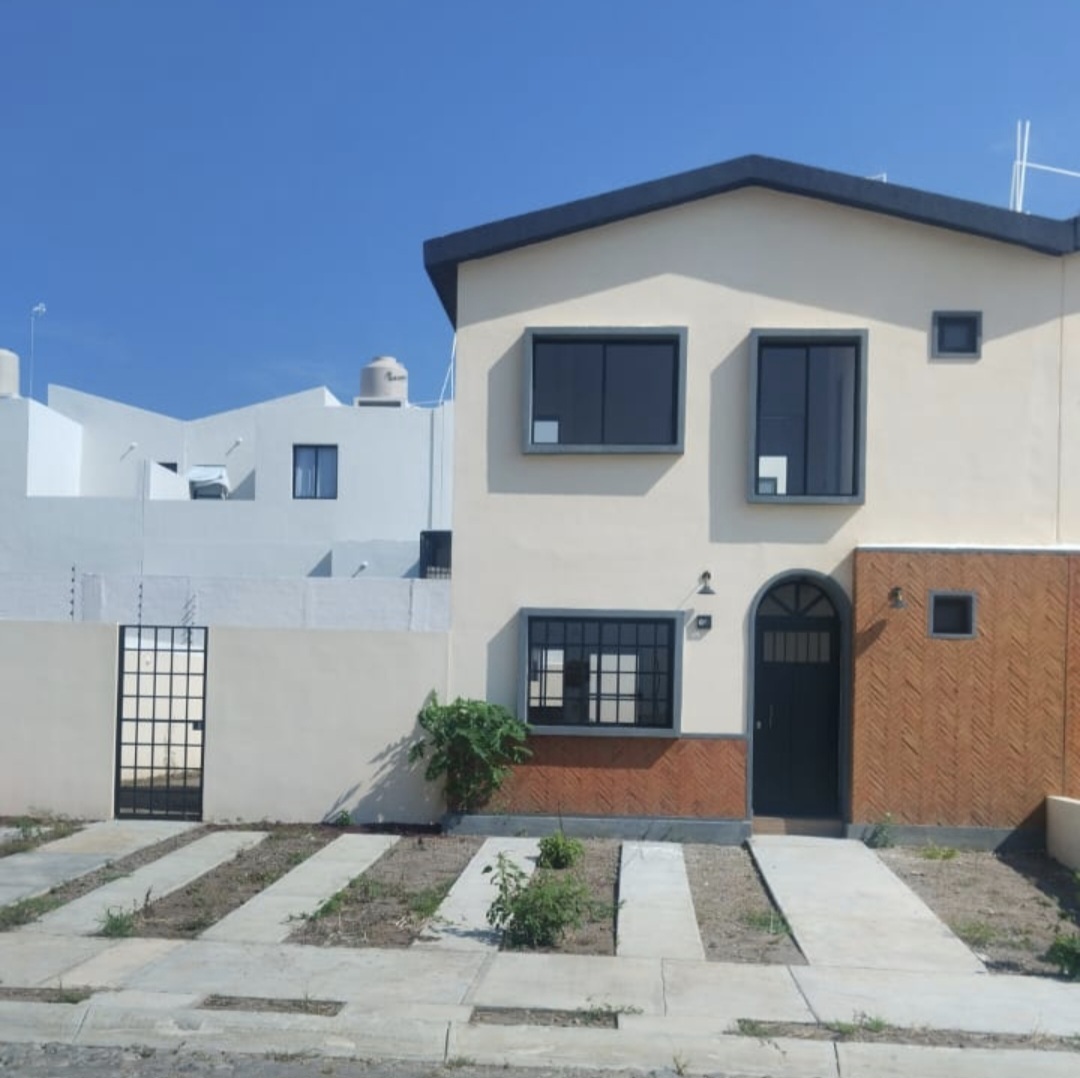 1 of 6: Fachada