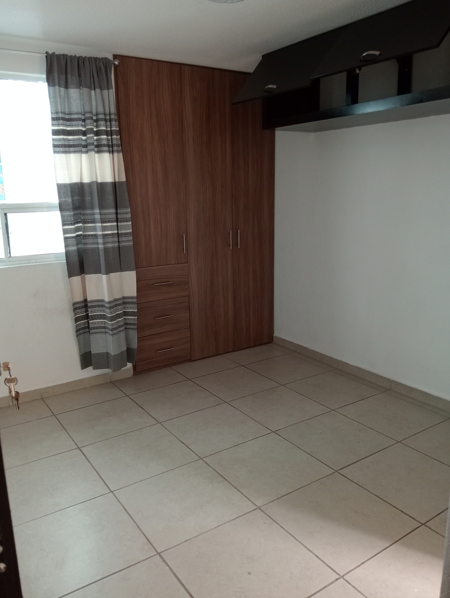 4 de 9: Recámara principal con clóset  con baño completo