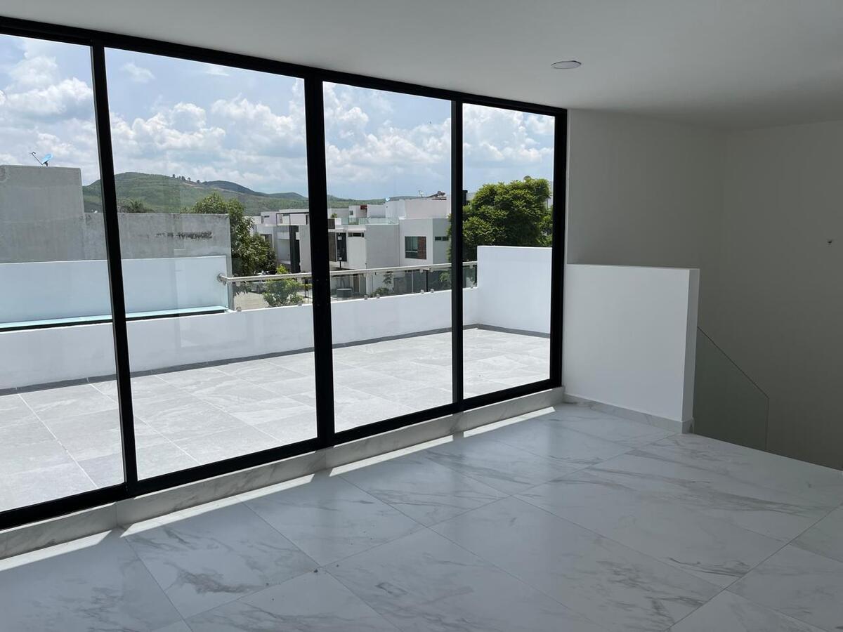 3 of 42: Roof