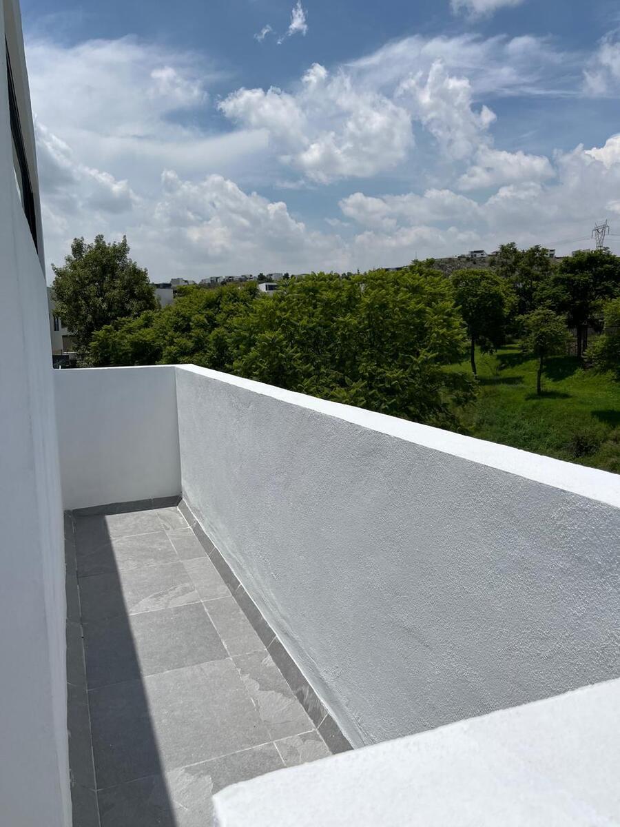 2 of 42: Roof
