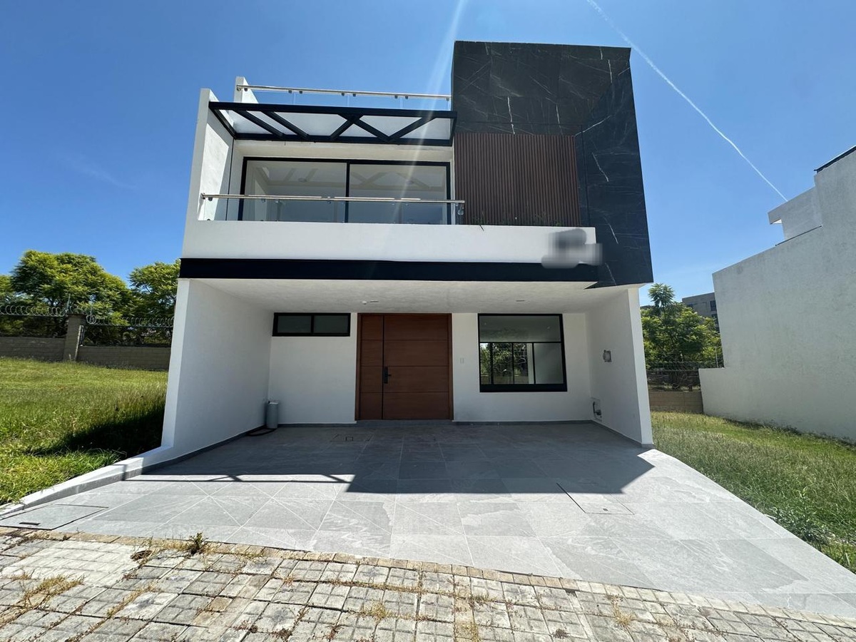 1 of 42: Fachada