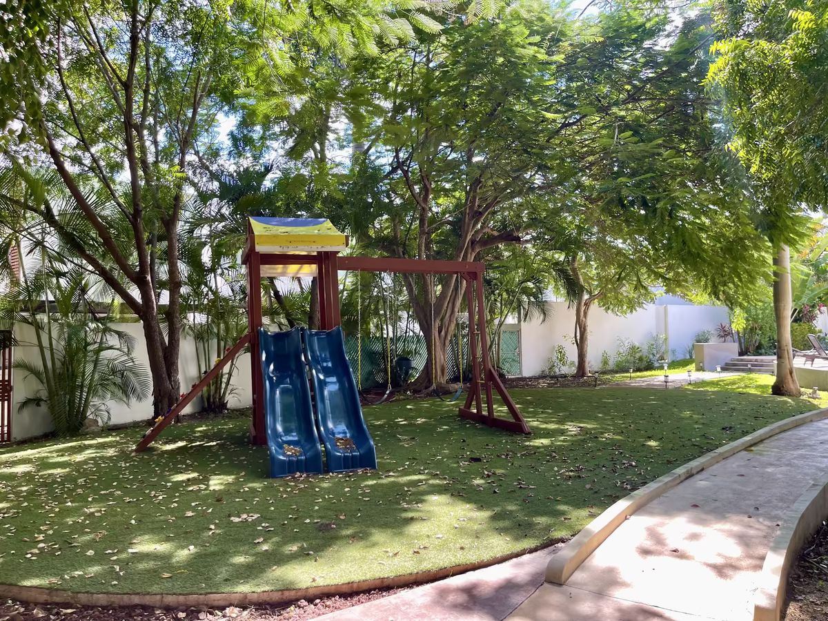 19 de 40: Area jardin casa club
