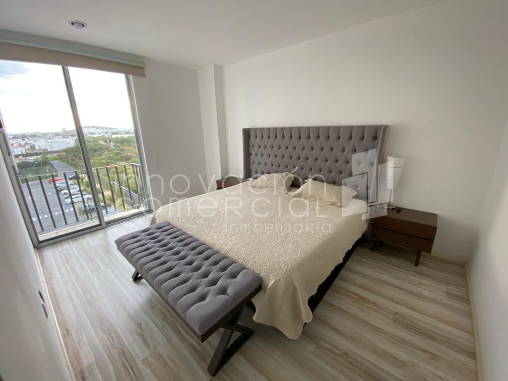 4 of 21: Cama King