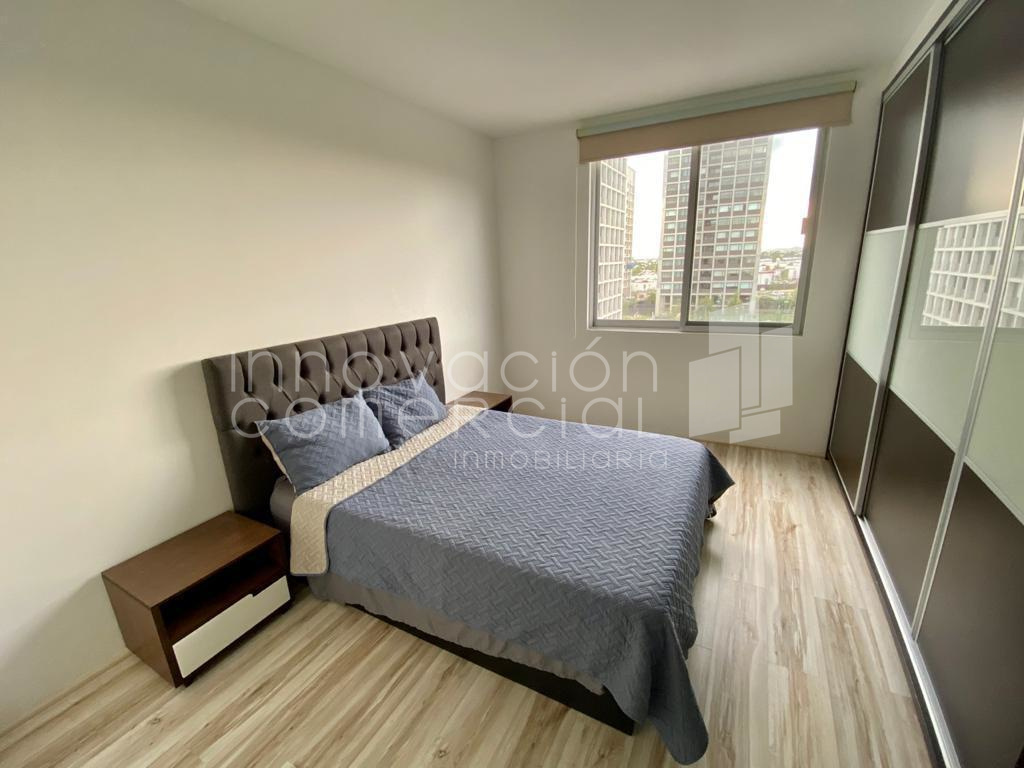 2 of 21: Cama Queen