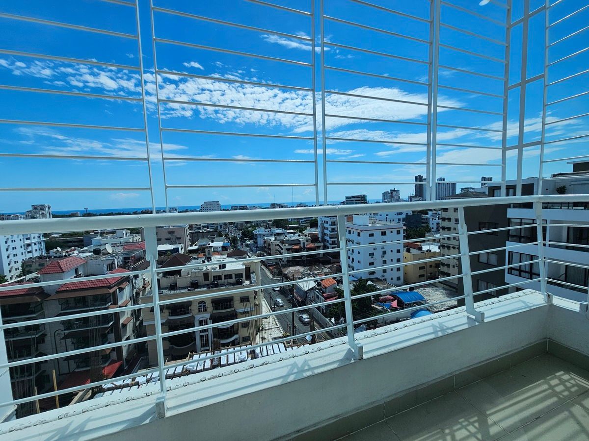 38 de 40: Balcon habitacion principal